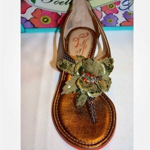 Poetic License Olive Green Floral Thong Sandals. size 6 1/2